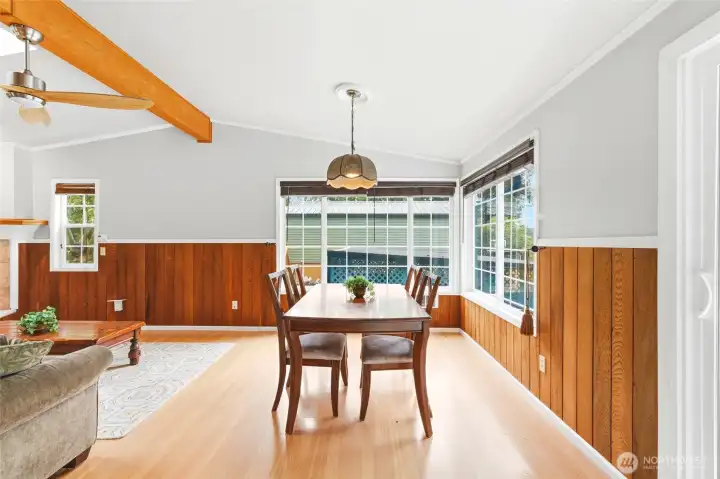 Plenty of dining space for meals and gatherings. Plenty of dining space for meals and gatherings.