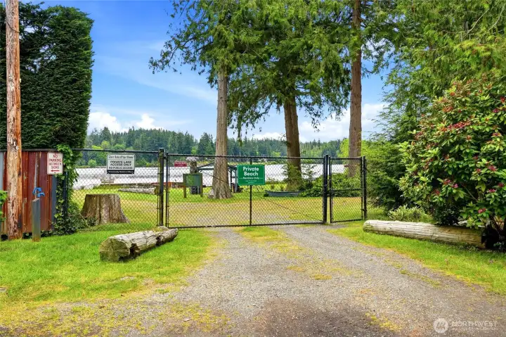 Private community access to boat launch, swimming, park, dock. Private community access to boat launch, swimming, park, dock.