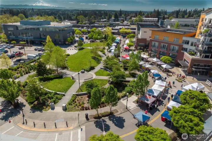 It's just a ten minute walk to Burien's town square park which hosts a number of community events and a weekly farmer's market.