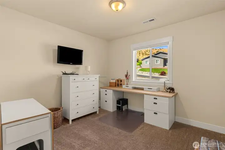 Bedroom/office.