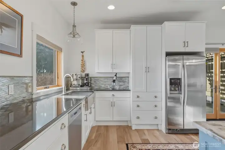 Custom kitchen; a dream for the entertainer or home chef. Custom kitchen; a dream for the entertainer or home chef.