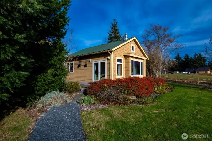 The separate cottage can be a guest suite, rental, office, or artists retreat The separate cottage can be a guest suite, rental, office, or artists retreat