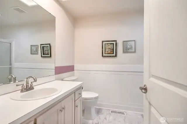 primary bedroom  bathroom
