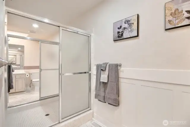 jack and Jill bathroom off primary