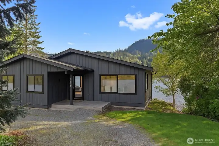 Virtual rendering of a potential window remodel and exterior painting