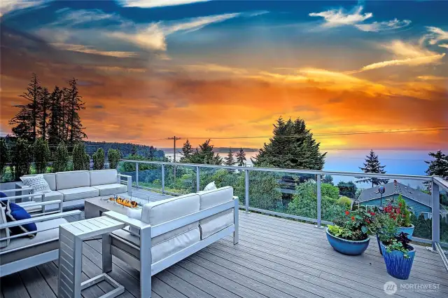 100' of Composite Decking for Entertaining In Style~