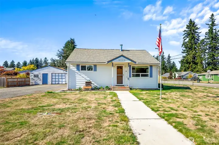 Charming 1947 Rambler on a QUARTER ACRE Lot!
