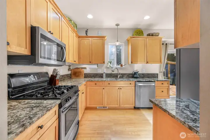 Maple cabinets with plenty of room