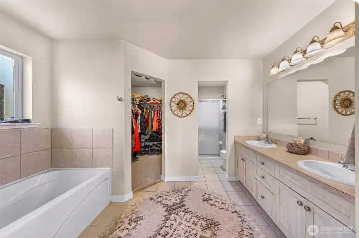 Primary Bathroom with jetted tub