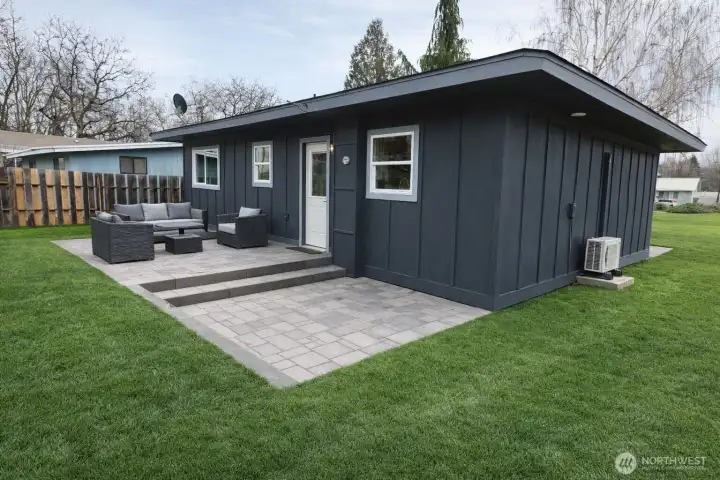 Digital rendering with landscape visual (backside)