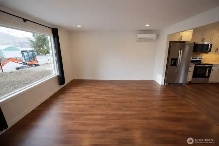 Great room open concept (view 2)