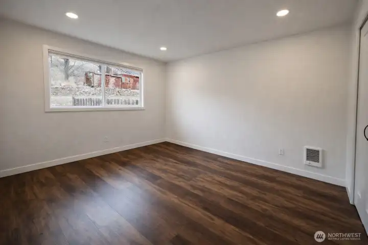 Primary bedroom (view 2)