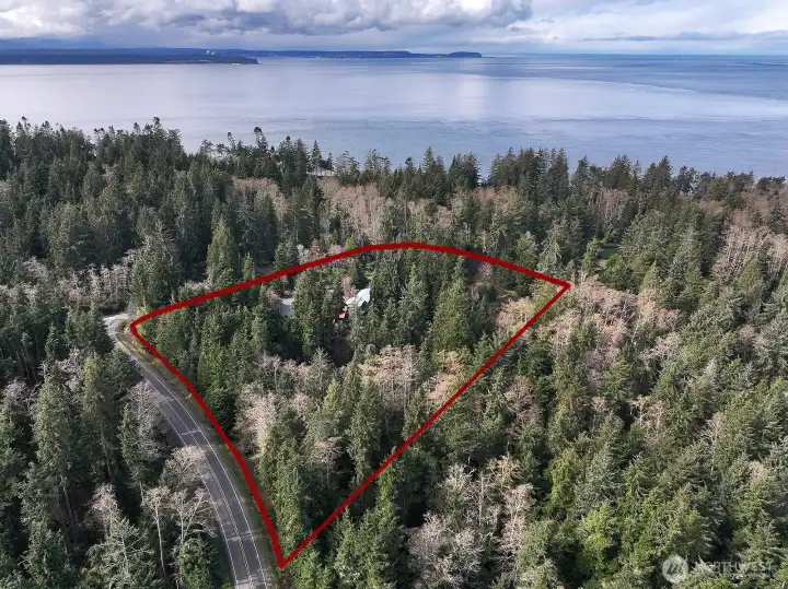 Private acreage situated between Smugglers Cove Road and Eagle Bluff.