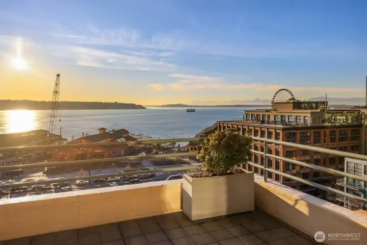 deck off of community room