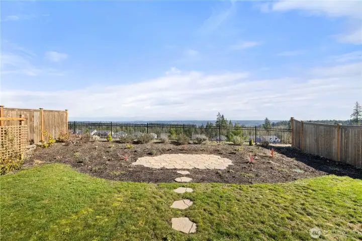 Panoramic views of the Puget Sound, Downtown Seattle, Mt. Rainier, and the Cascade Mountains