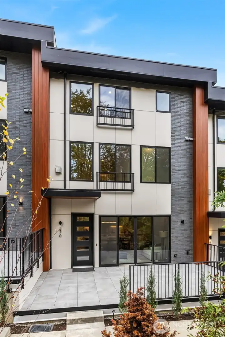 Welcome to the W Townhomes located on the Botanical Gardens.