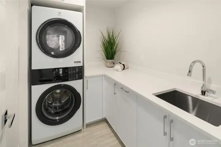 Large laundry room with full size washer and dryer
