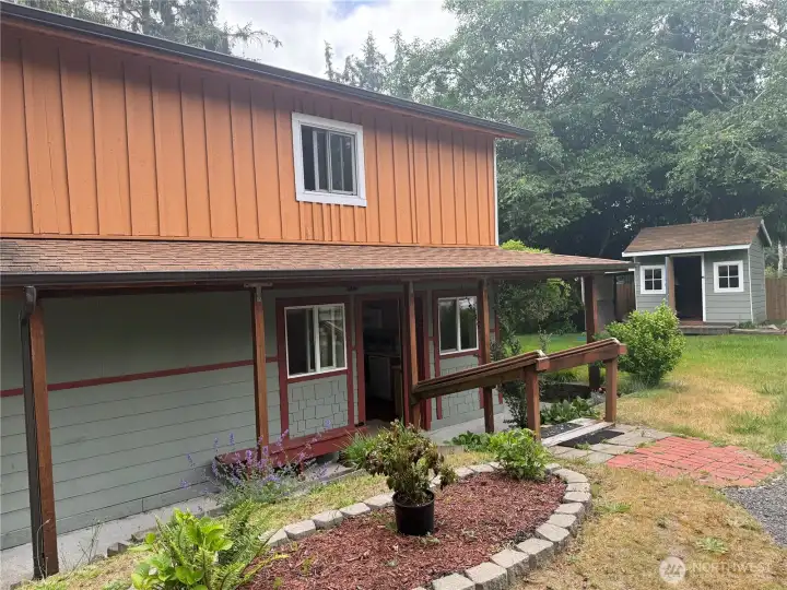 This 1 bedroom 2 bathroom home set up nicely on this 12,000 sq. ft. lot.