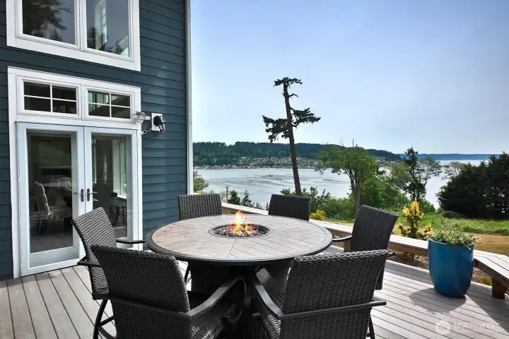 Large entertaining deck