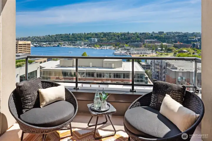 An unubstructed view overlooking Lake Union