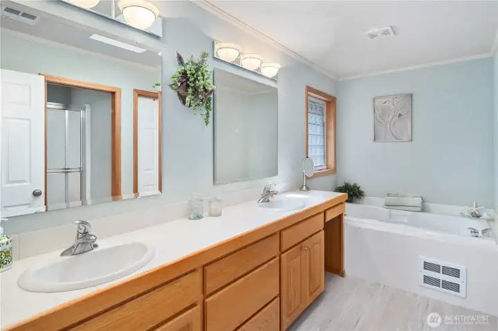 Full bath of primary bedroom with dual sinks