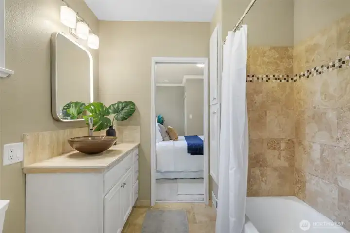 Main floor bath flows nicely into the second bedroom. Main floor bath flows nicely into the second bedroom.