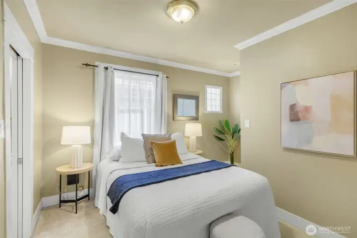 Well sized closet and nook space in the corner of this bedroom. Well sized closet and nook space in the corner of this bedroom.