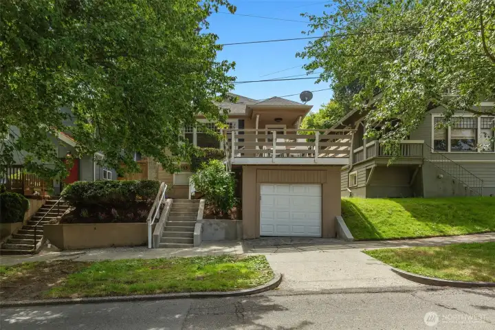 Great angle to see the garage and deck on top. Great angle to see the garage and deck on top.