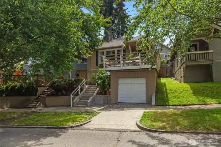 Driveway makes in easy to unload your post-Costco runs! Driveway makes in easy to unload your post-Costco runs!