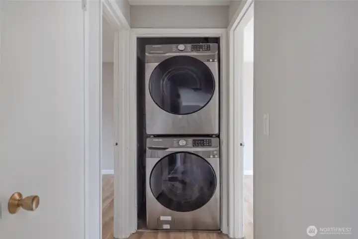 Main floor unit washer/dryer