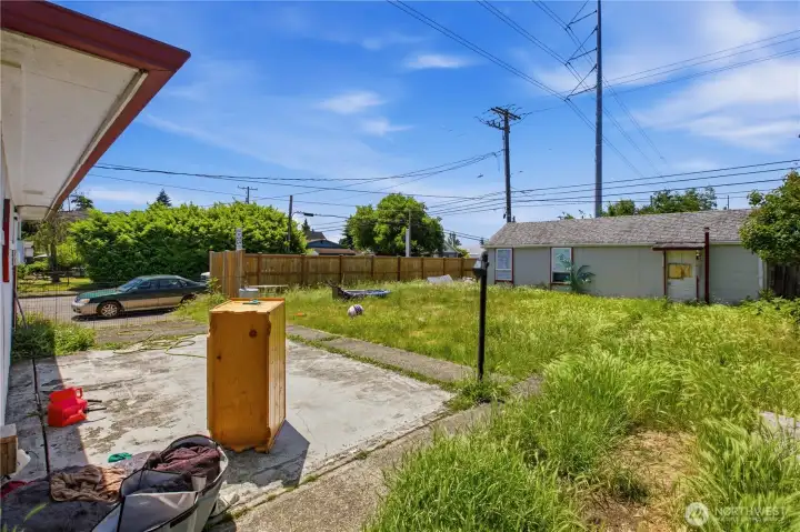 The back yard need some love. Also there is room for RV parking.