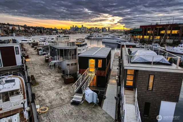 Walk down the finger pier to the end and you will be mesmerized by the open views of the city skyline, space needle and Lake Union.