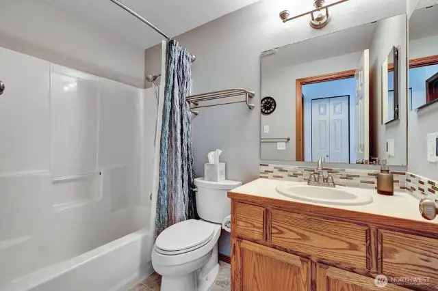 Hall / Guest bath