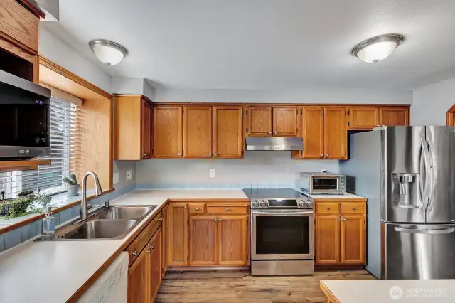 Kitchen, all appliances stay