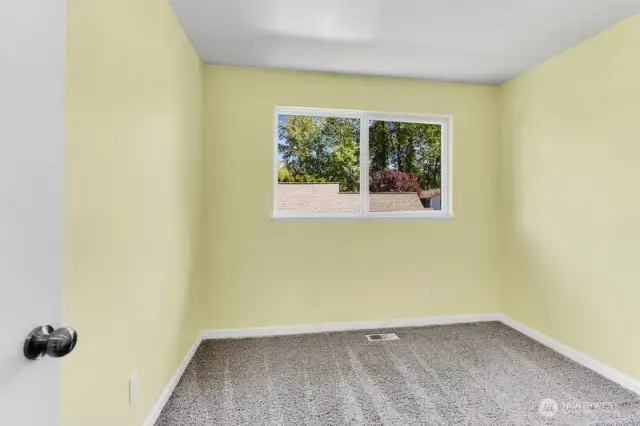 2nd upper bedroom