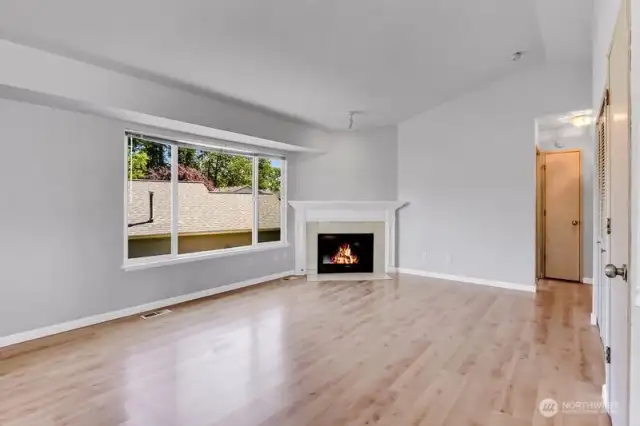 Living Room.  Gas fireplace, not operational - needs new starter.