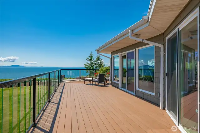 Large wrap-around trex deck with glass railing