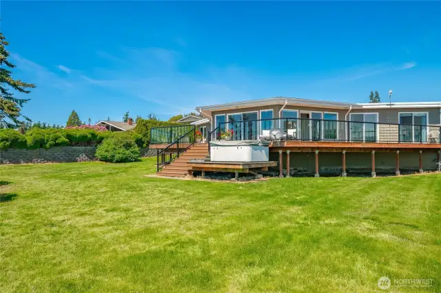 Plenty of yard space for yard games!