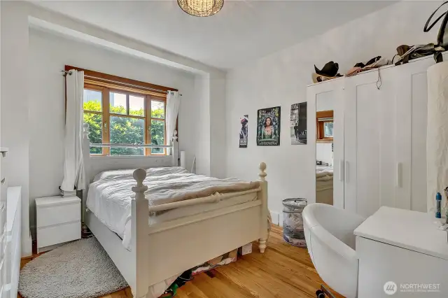 3rd bedroom middle floor