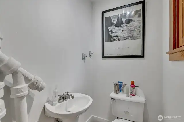 Middle floor bathroom
