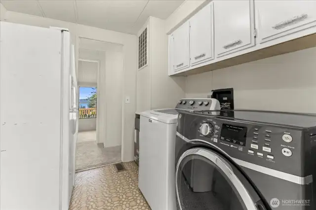 Side entry mudroom & laundry. Freezer included. Brand new furnace!