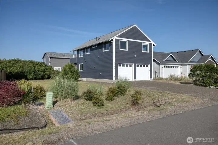 2 Bedroom 2.5 Bathroom w/private main entrance. Large, fenced backyard
