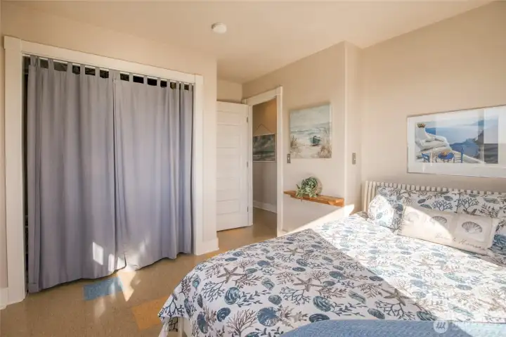 2nd bedroom
