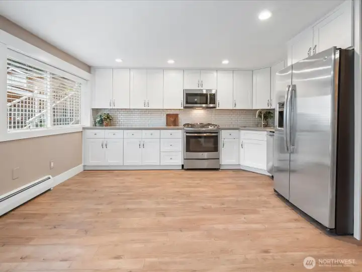 LOTS of storage in the kitchen