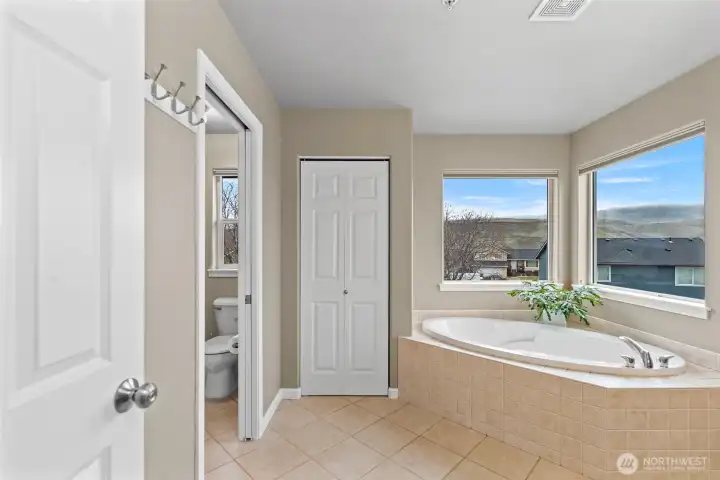 Spacious primary bath