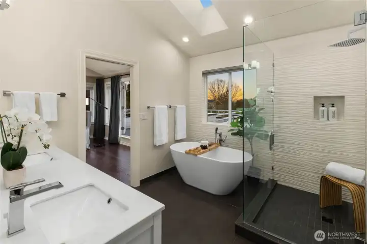 Primary en-suite bathroom.