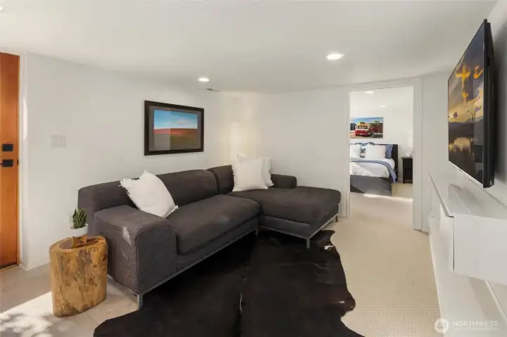 Bonus room with separate entrance on lower level