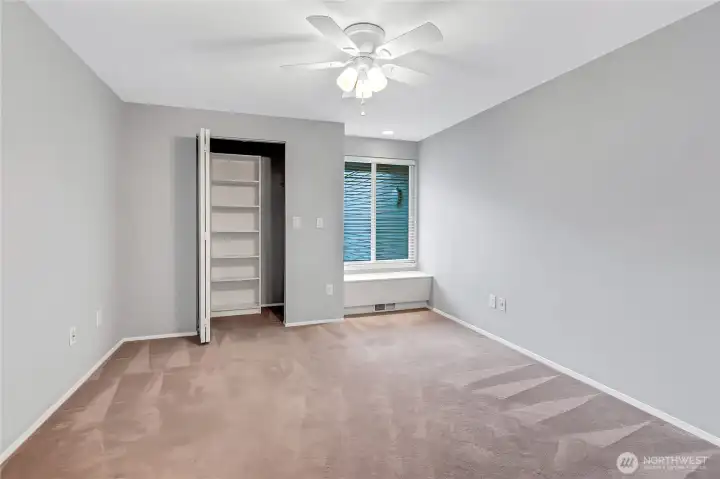 Primary bedroom w/out virutual staging.