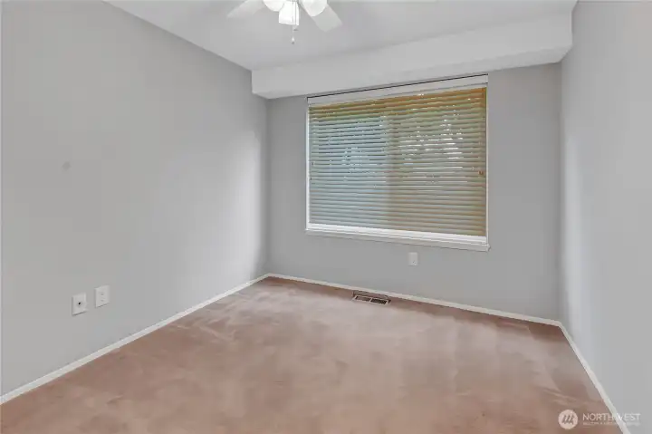 Guest bedroom without virtual staging.