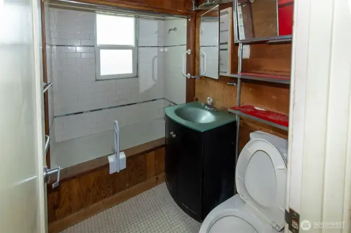 Full Bathroom